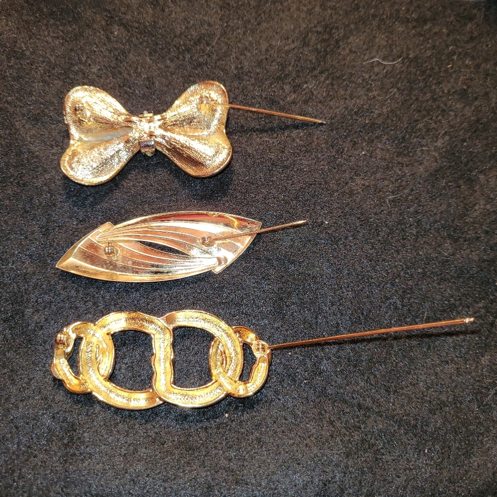 Vintage Lot Brooches:Brushed Gold-tone Bow with Crystals, Love Knot, Retro Swirl - Picture 8 of 10